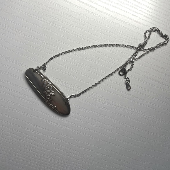 Sterling Silver.925 handmade floral bar necklace. - Picture 5 of 5